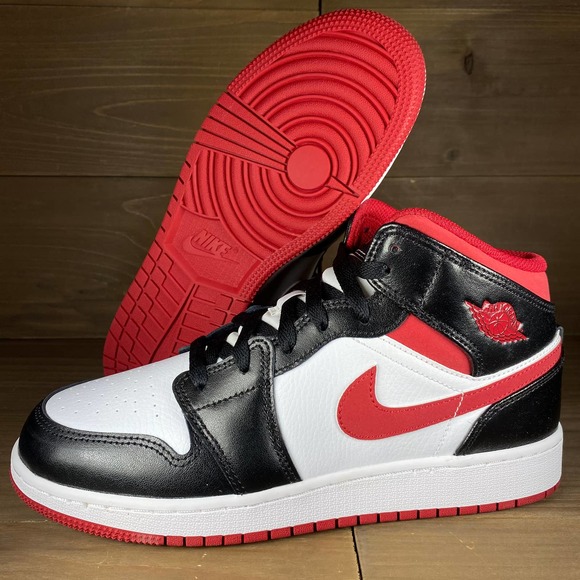 Air Jordan 1 Mid GS Black Gym Red Wmn's 8.5 / 7Y - Picture 5 of 9